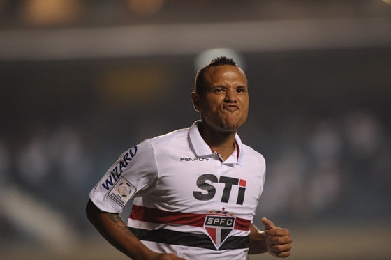 브라질 대표팀 소속으로 A매치에 45회나 출전했던 루이스 파비아누가 텐진 콴잔의 유니폼을 입는다. 텐진은 중국 2부리그다. ⓒ AFP=News1