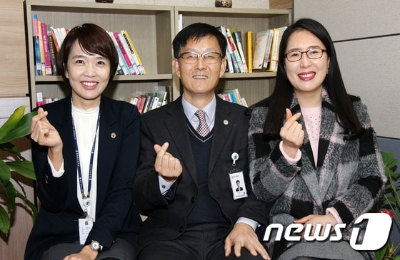 사진 왼쪽부터 민유숙 주무관, 전찬우 사무관, 전혜령 장학사ⓒ News1