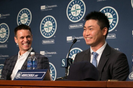 아오키 노리치카(33)가 4일(한국시간) 미국 워싱턴주 시애틀 세이프코 필드에서 입단 기자회견을 갖고 "뇌진탕 후유증에 대해 전혀 걱정할 것이 없다"고 말했다. (시애틀 매너리스 구단 트위터) ⓒ News1