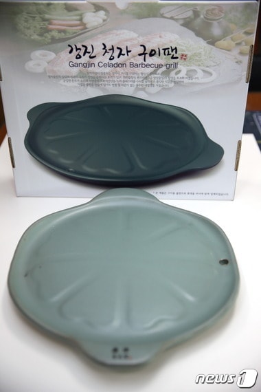 강진 청자불판 모습.(강진군 제공).2015.2.12ⓒ News1