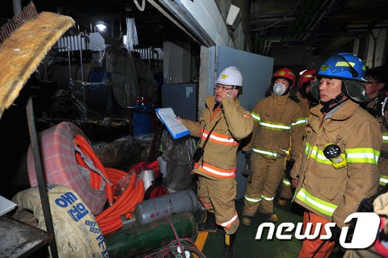 지난 14일 이산화탄소(CO₂) 누출로 7명의 사상자가 발생한 경주 코오롱호텔에서 119구조대원들이 현장을 수습하고 있다./최창호 기자 ⓒ News1