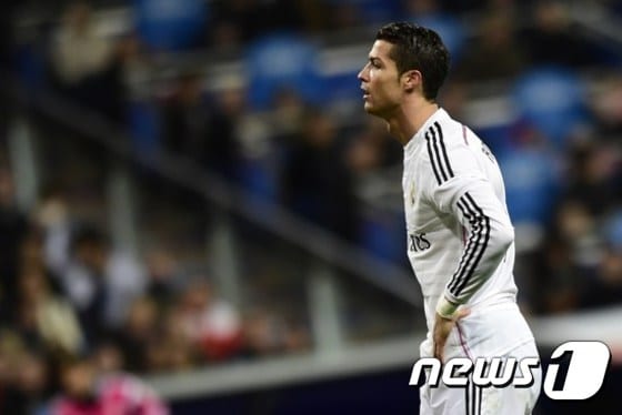 네팔 지역의 지진 피해 복구를 위해 크리스티아누 호날두가 85억원을 기부했다는 것은 사실이 아닌 것으로 밝혀졌다. ⓒ AFP=News1