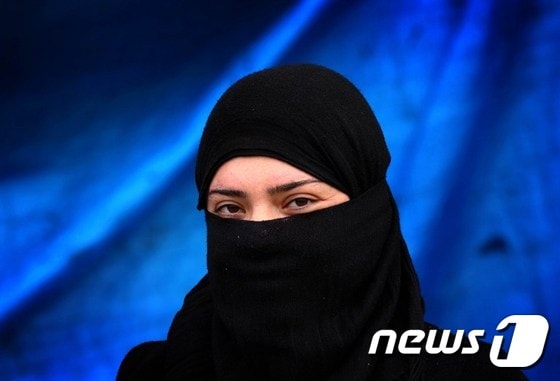 니캅 쓴 야지디족 여성 <자료사진> ⓒ AFP=뉴스1