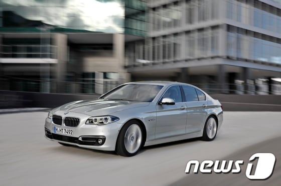BMW파이낸셜서비스코리아(대표 크리스티안 위드만)는 520d 모델이 지난해 BMW 베스트셀링카로 자리매김한 것을 기념해 2월 한 달간 특별 금융 프로모션을 진행한다.ⓒ News1