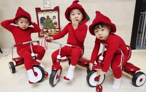 배우 송일국-정승연 판사의 삼둥이 (왼쪽부터)민국, 대한, 만세