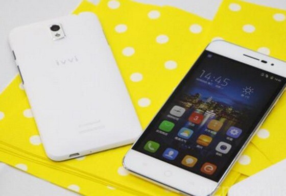 중국 제조업체 쿨패드가 3일 공개한 스마트폰 '이비 K1 미니'. 이 제품의 두께는 4.7㎜로 역대 가장 얇은 스마트폰으로 등극했다. (사진=폰아레나) ⓒ News1