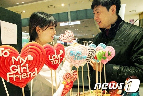 여대생들이 화이트데이에 가장 받기 싫어하는 선물에 이목이 쏠리고 있다. ⓒ News1 최재호 기자