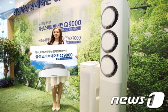 삼성전자가 15일 삼성 디지털프라자 일산본점에서 김연아 팬사인회 '에어 3.0 팬 페스타'에서 황사·미세먼지시즌 공기청정 능력이 강력해진 삼성 에어컨과 공기청정기를 소개했다. ⓒ News1