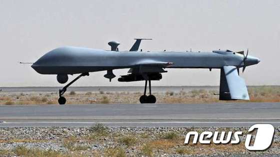 지난 2010년 6월13일 미사일을 장착한 프레데터 드론이 아프가니스탄 칸다하르의 미공군기지를 이륙하고 있다. ⓒ AFP=News1