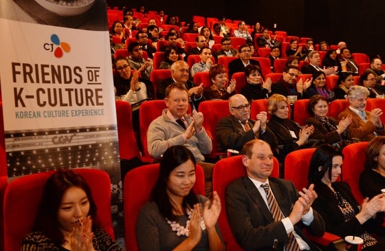 CJ그룹은 주한 외교관 등 국내에 거주하는 외국인 오피니언 리더(영향력 있는 인물)를 초청해 한류문화를 체험케 하는 &acute;CJ Friends of K-Culture&acute;행사를 개최했다고 29일 밝혔다. /사진제공 = CJ ⓒ News1