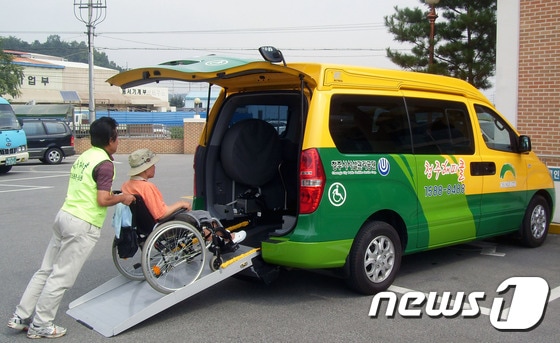청주시가 운영하는 교통약자 차량 '청주해피콜' ⓒ News1 DB