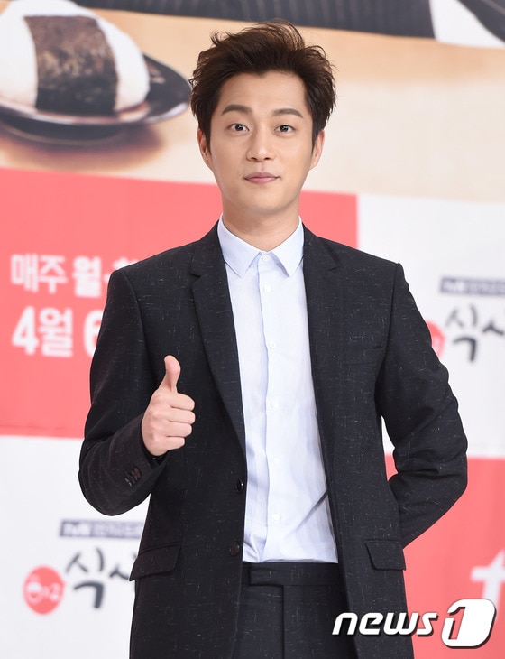 비스트 윤두준이 2일 오후 서울 영등포 타임스퀘어 아모리스 컨벤션에서 열린 tvN 새 월화드라마 ‘식샤를 합시다2’(연출 박준화/ 극본 임수미) 제작발표회에 참석했다. ⓒ News1 권현진 기자