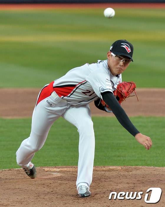 롯데 자이언츠 유니폼을 입게 된 박세웅. ⓒ News1 이재명 기자