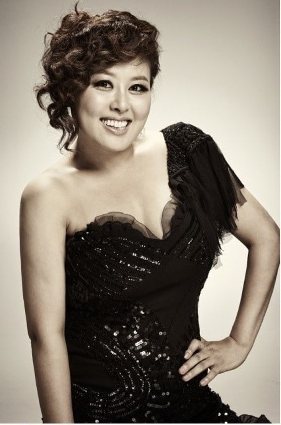 뮤지컬 배우 홍지민이 결혼 9년 만에 딸을 출산했다.