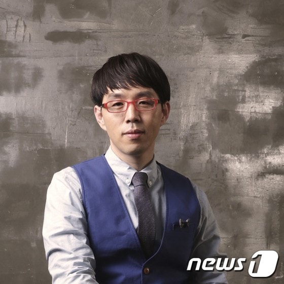 콘서트 '하루키 뮤직룸'의 사회를 맡은 이동진씨 (사진제공 크레디아)