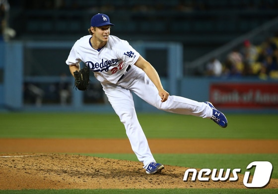 LA 다저스의 클레이튼 커쇼가 22일(한국시간) 아버지의 날을 맞아 딸 칼리 앤에 대한 애정을 드러냈다. ⓒ AFP=News1