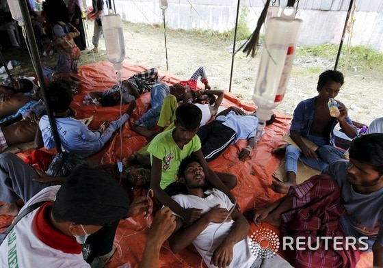 안다만해를 표류하다 인도네시아 당국에 의해 구조된 로힝야 난민들. ⓒ 로이터=뉴스1
