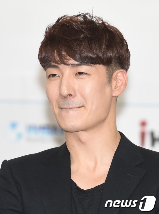 그룹 god의 손호영과 SBS 스포츠 출신 황보미 아나운서의 열애설이 제기됐다. ⓒ News1