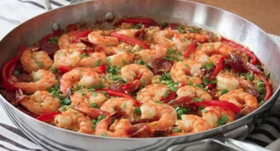 파에야는 '팬이나 냄비'를 뜻하는 프랑스의 고어 파엘르에서 유래했다.