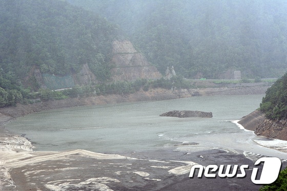 지난달 26일 오봉저수지 모습.2015.6.26/뉴스1 ⓒ News1 윤창완 기자