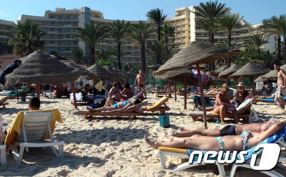 26일(현지시간) 총기난사 테러가 발생한 북아프리카 튀니지 해안휴양지 수스의 리조트. ⓒ AFP=뉴스1