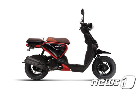 KR모터스가 스쿠터 신모델 요타8을 출시하며 국내 이륜차 시장 확대에 나선다. ⓒ News1