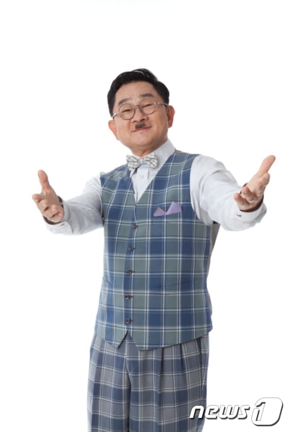 악극 '불효자는 웁니다'에서 변사역을 맡은 코미디언 이홍렬 ⓒ News1