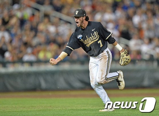 2015 메이저리그 신인 드래프트에서 전체 1순위로 애리조나 다이아몬드백스에 지명된 댄스비 스완슨.ⓒ AFP=News1