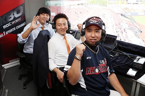두산 베어스 투수 유희관(29)이 18일 2015 KBO리그 올스타전 본 경기를 앞두고 전날 해설위원으로 데뷔한 소감을 밝혔다. (두산 베어스 제공) ⓒ News1