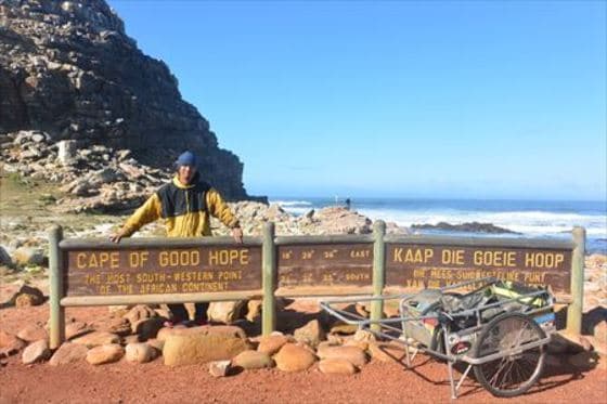 지난해 9월 이집트 북부 알렉산드라를 출발해 리어카를 끌며 도보로 아프리카 대륙 종단에 나섰던 요시다 마사히토(34·吉田正仁)가 19일 남아공 희망봉에 도착했다. <출처: 요시마 마사히토 블로그> ⓒ News1