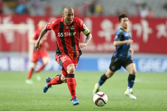 FC서울 유니폼을 입고 100경기 출전 기록을 달성한 차두리. (FC서울 제공) ⓒ News1