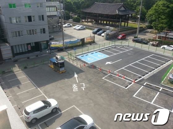 청주 중앙공원 서문 옆 주차장. ⓒ News1