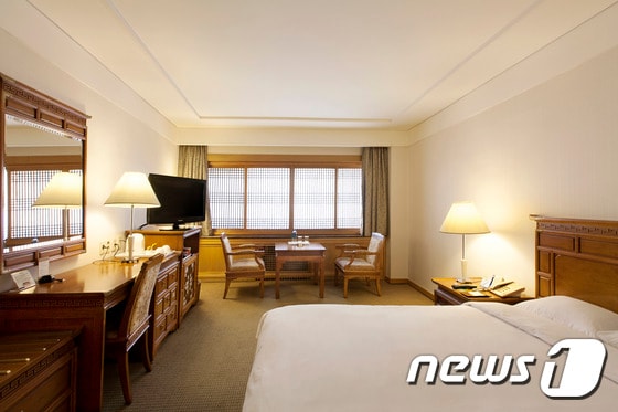 코모도호텔의 디럭스룸.(부산 코모도호텔 제공)ⓒ News1