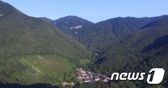 생태탐방로로 조성 사업이 계획된 재약산 전경(밀양시 제공)ⓒ News1