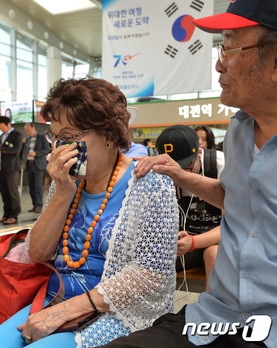 염길자 할머니가 인터뷰 중 눈물을 흘리고 있다.(대전=뉴스1) 신성룡 기자 ⓒ News1