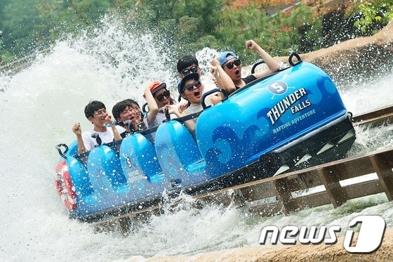에버랜드 래프팅 어트랙션 슈퍼 후룸라이드 '썬더폴스(Thunder Falls)'. 사진=에버랜드 제공 ⓒ News1