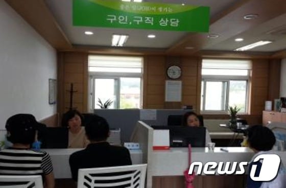 지난 3월 문을 연 괴산군 일자리 허브센터가 일자리 미스매칭을 해소하는 등 성과를 내고 있다. 사진제공=괴산군청 ⓒ News1