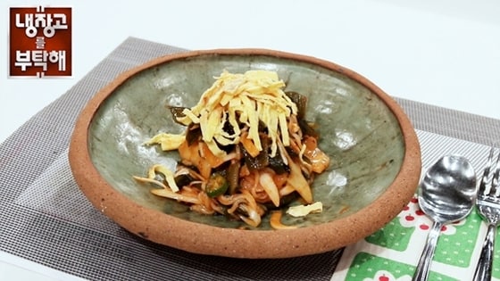 3일 JTBC ´냉장고를 부탁해´에 출연해 이원일 셰프가 선보인 ´이참외비빔면(사진=JTBC 방송 캡처)´