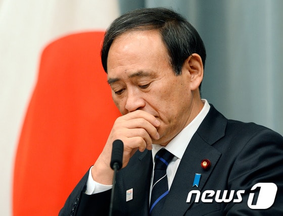 스가 요시히데 일본 관방장관. ⓒ AFP=뉴스1