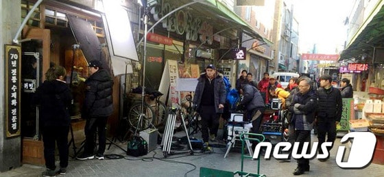경북 영주시의 한 재래시장에서 드라마 촬영이 진행되고 있다./사진제공=영주시 ⓒ News1