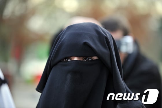 무슬림 여성의 복장인 부르카. ⓒ AFP=뉴스1
