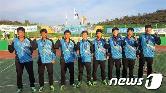 순천시청 정구단. 왼쪽부터 순천시청 선수 조하윤, 정지웅, 조성제, 김동훈, 김우주, 박상민, 김영, 정인호 선수.(순천시 제공)2016.10.14/뉴스1 ⓒ News1 지정운 기자