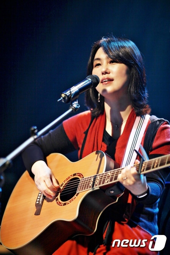 국내 최초의 혼성 그룹 '뚜아에무아' 출신인 포크송 가수 김은영ⓒ News1