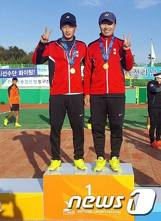 사진 왼쪽 경남 창녕군 정구팀 소속 오성률,김기성 선수(창녕군 제공) ⓒ News1 이철우 기자