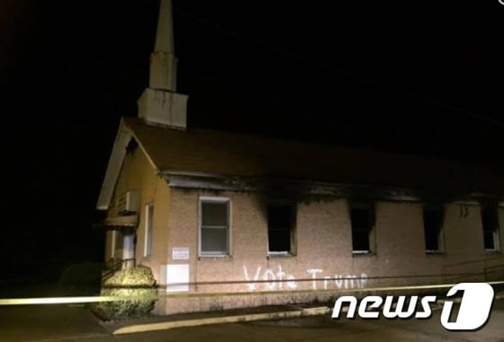 방화 추정 화재로 검게 탄 미시시피 호프웰 침례교회. (사진출처=허핑턴포스트)ⓒ 뉴스1