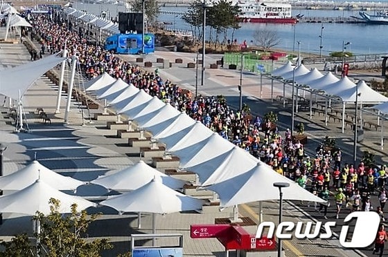 지난해 여수마라톤대회 모습.(여수시 제공)2016.11.6/뉴스1 ⓒ News1 서순규 기자