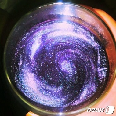 일명 '은하수 술'로 불리는 ‘비니큐 와인’ (인천본부세관 제공) ⓒ News1