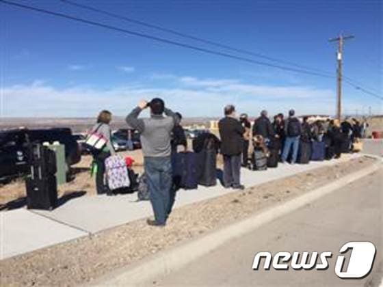 미국 앨버커키 국제공항의 렌트카업체에서 14일(현지시간) 폭발물이 발견돼 렌트카 이용객들이 불편을 겪었다. (사진=앨버커키 경찰 제공) ⓒ 뉴스1