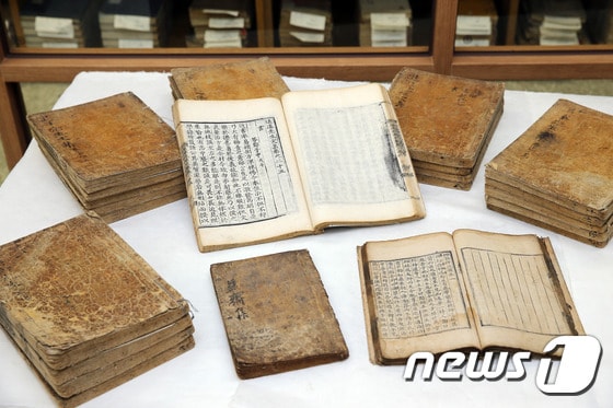 계명대 동산도서관에 소장된 '역옹패설' 등 3종, 26권의 고문헌이 국가보물로 지정됐다./사진제공=계명대ⓒ News1