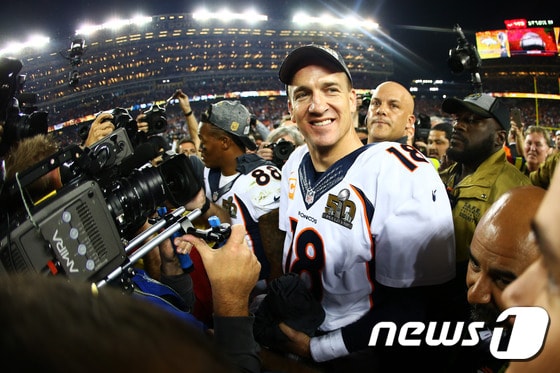 덴버 브롱코스의 페이튼 매닝(40)이 7일 구단을 통해 은퇴를 선언했다.ⓒ AFP=News1